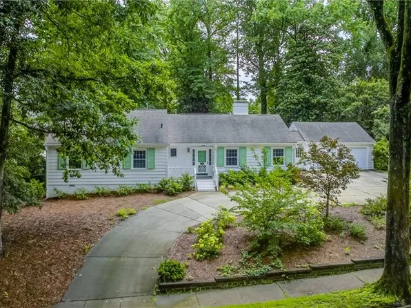 831 W Cornwallis Dr, Greensboro, NC 27408