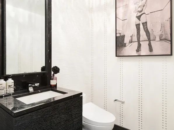 50 Riverside Boulevard image 9 of 20