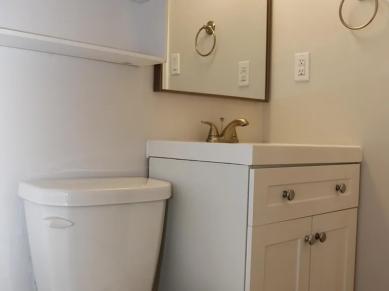 1 Lexington Ct — Photo 7