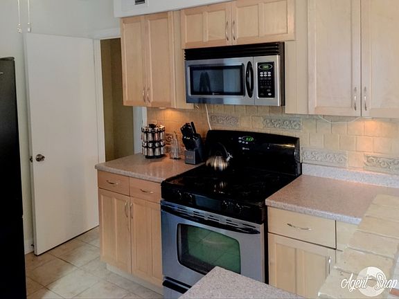 5th image of 10242 S Turner Ave