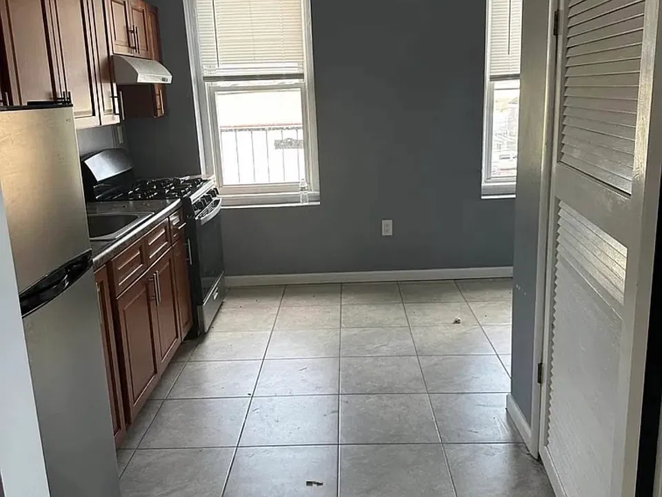 84 Throop Ave #3A