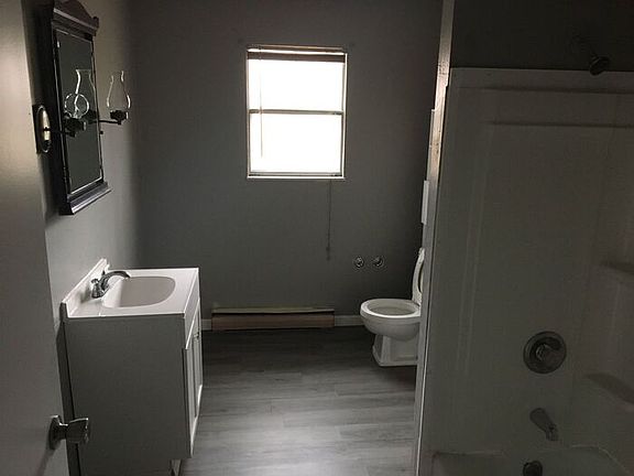 4th image of 544 Park St