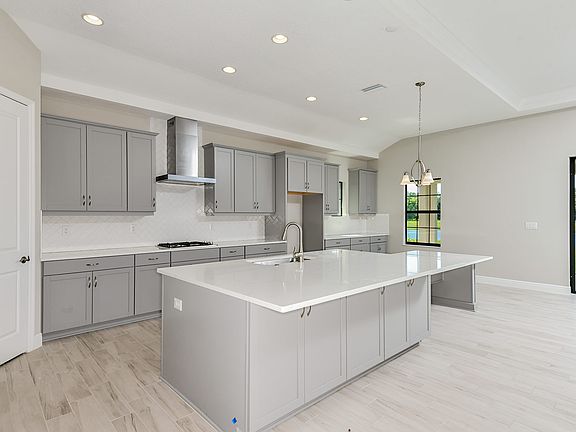 Bayshore I Modern Farmhouse Design Collection Interior