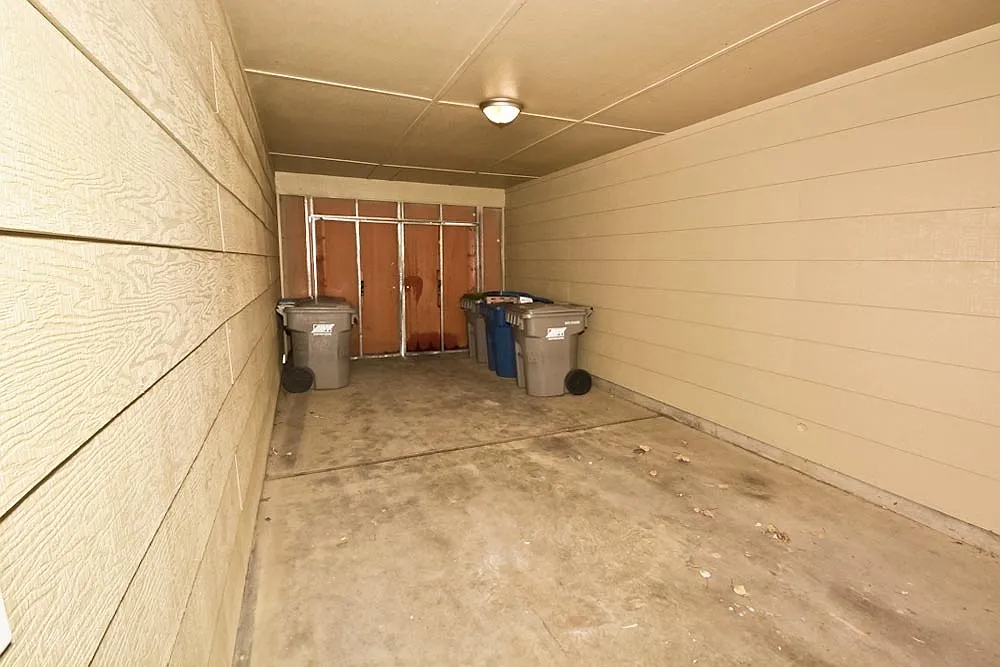 2 Bedroom 1 Bathroom Duplex Located on the Bench — Photo 3
