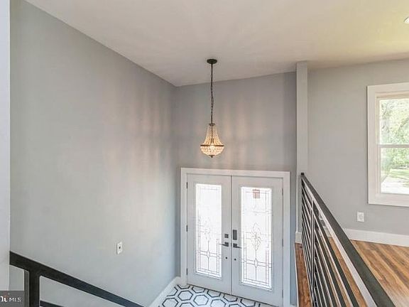 3rd image of 10 Parkview Rd