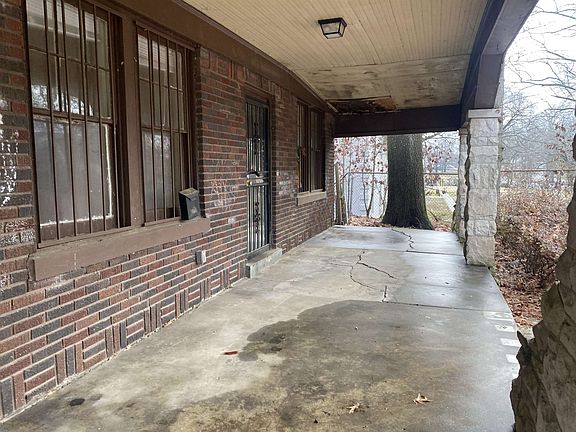 3rd image of 2212 S Parkway Ave
