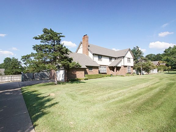 2nd image of 505 Greenwood Dr