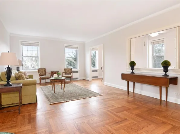 9 Midland Gardens #3D, Bronxville, NY 10708