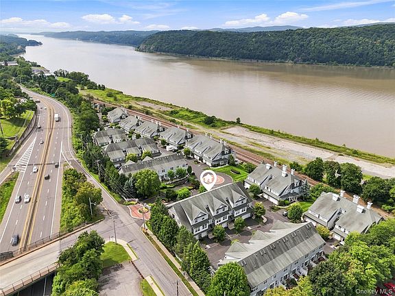 5th image of 308 Bridgeview Drive