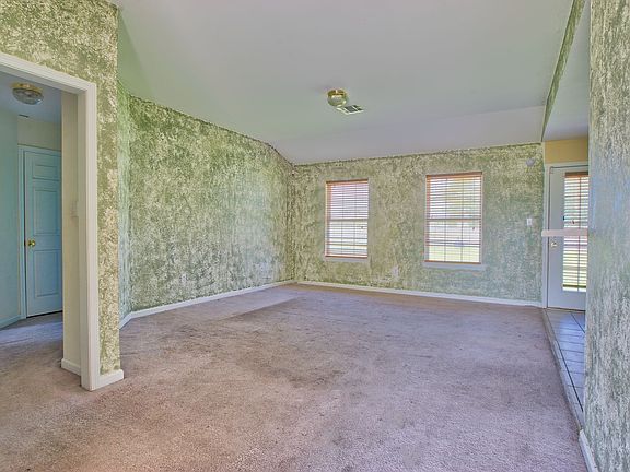 3rd image of 310 Baptiste Cir