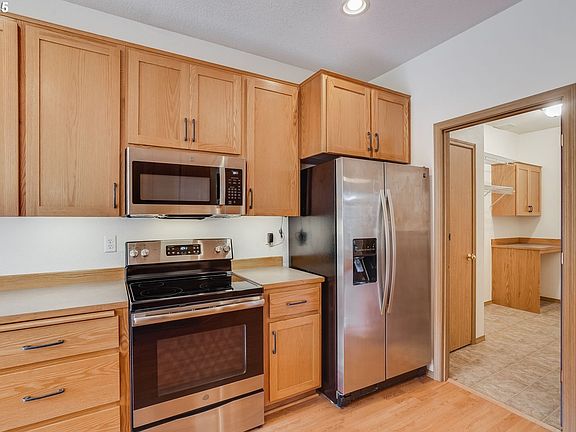 4th image of 3900 NE 95th Cir