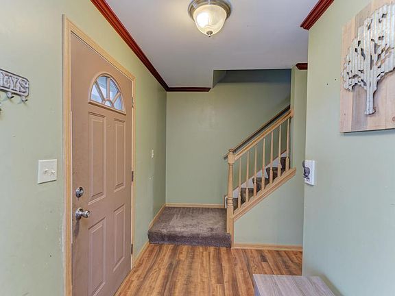 5th image of 585 Dove Ln
