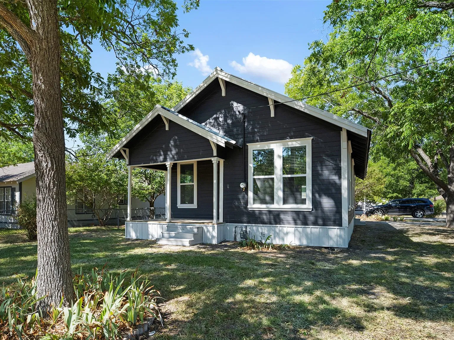 2 bed, 1.0 bath, 744 sqft, $1,500 — Photo 2