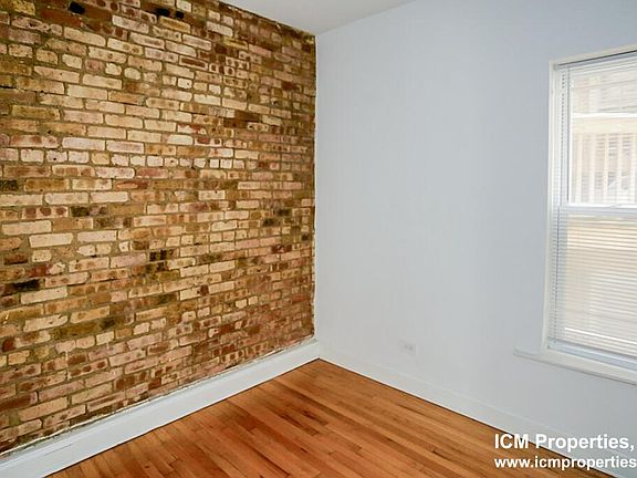 3rd image of 832 W Cornelia Ave #1F