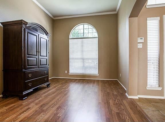 4th image of 2637 Red Spruce Dr
