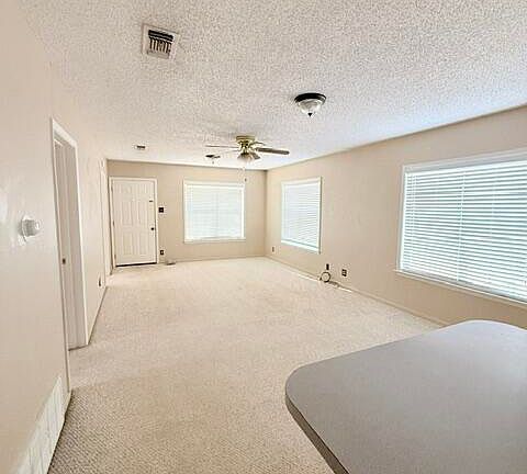 5th image of 513 Pecan St