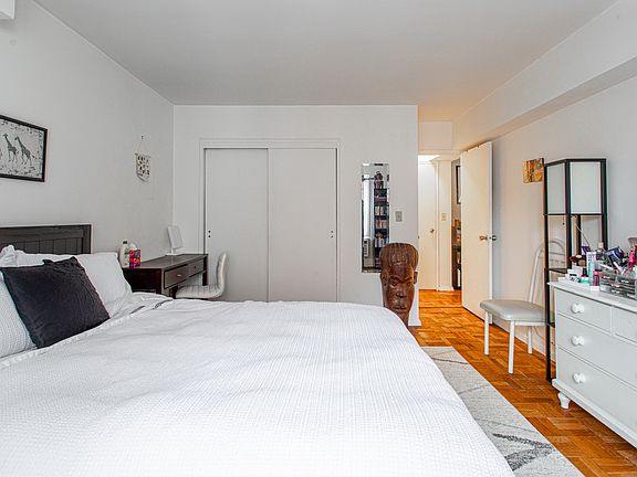 3rd image of 205 E 77th St APT 14E
