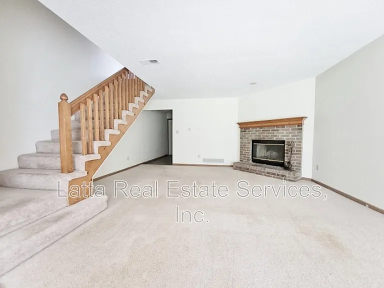 2115 Highridge Dr #B — Photo 5