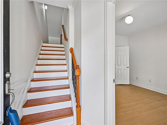 3rd image of 209 16th St NW #27