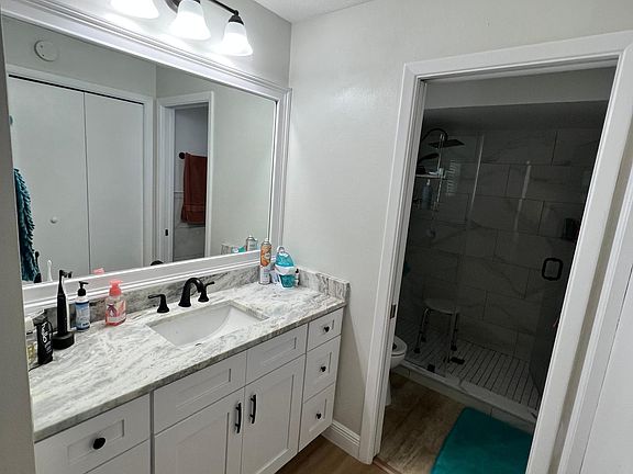 3rd image of 4643 Glenside Cir