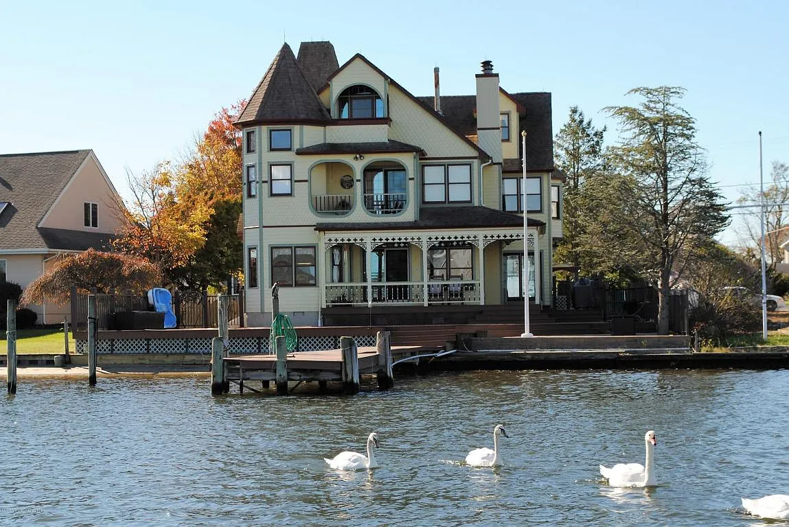 662 Harbor Rd photo 1