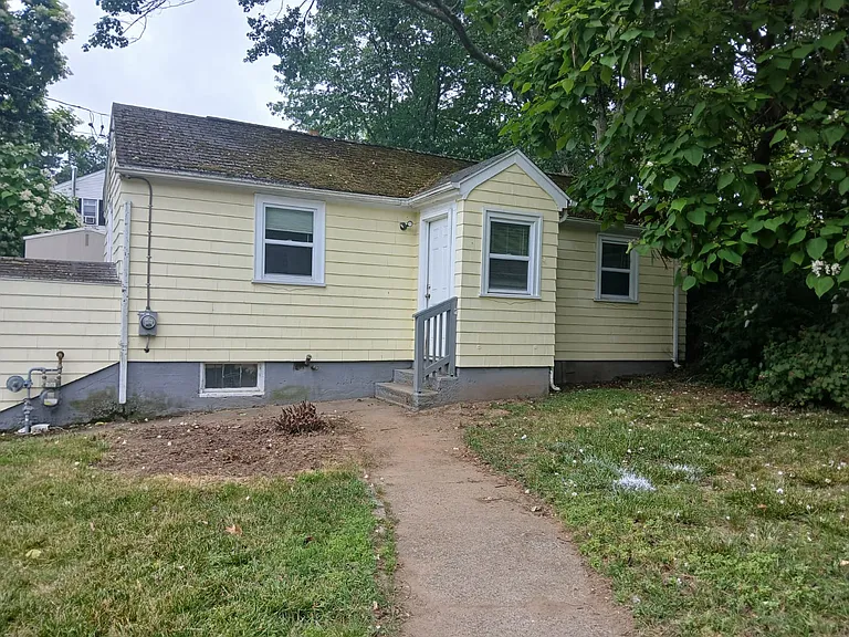 1360 Charles St — Photo 18