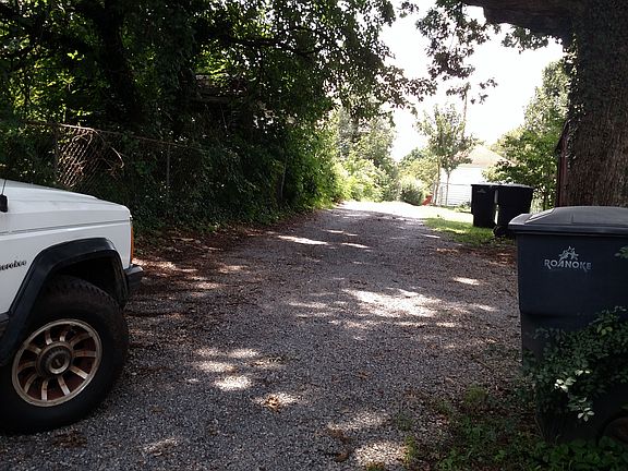Alley access to back