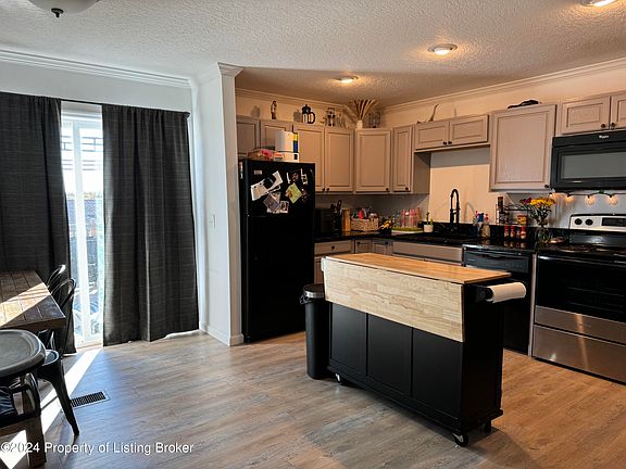 4th image of 401 25th Ave NE