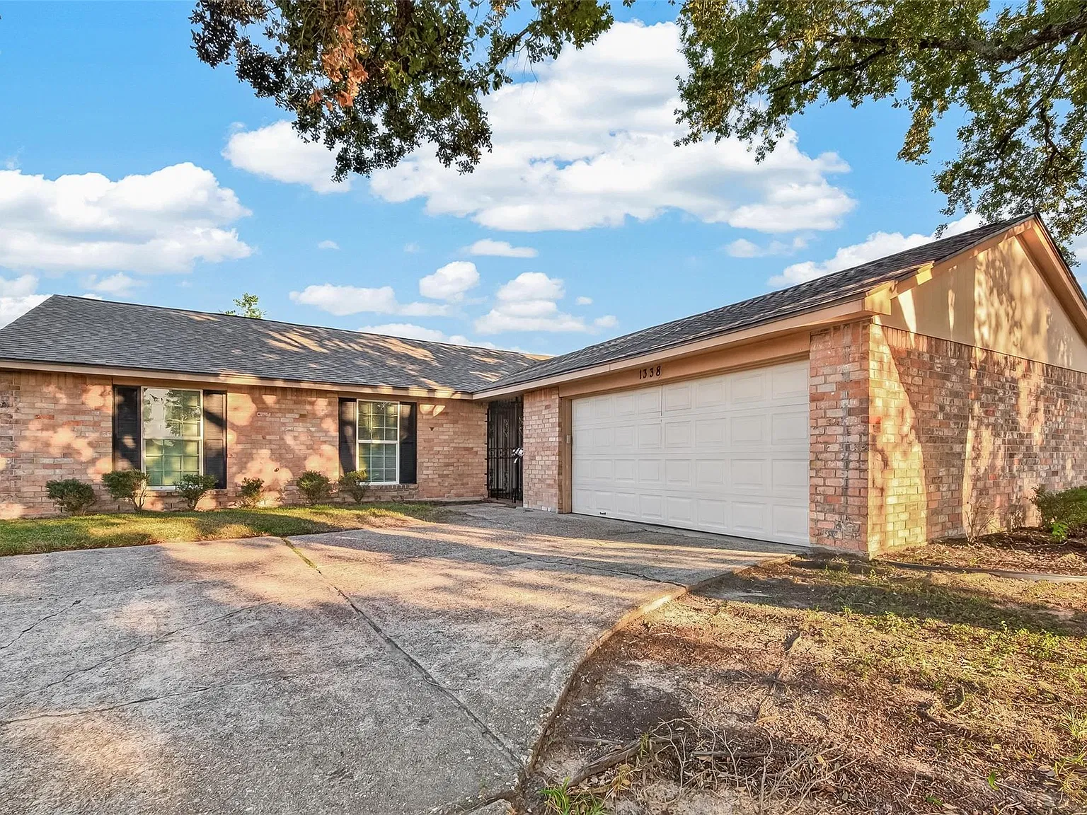 3 bed, 2.0 bath, 1664 sqft, $1,750 — Photo 1