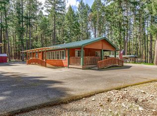 569 The Trees Dr, Williams, OR 97544
