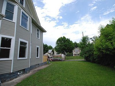 2nd image of 909 Russell Ave N #2
