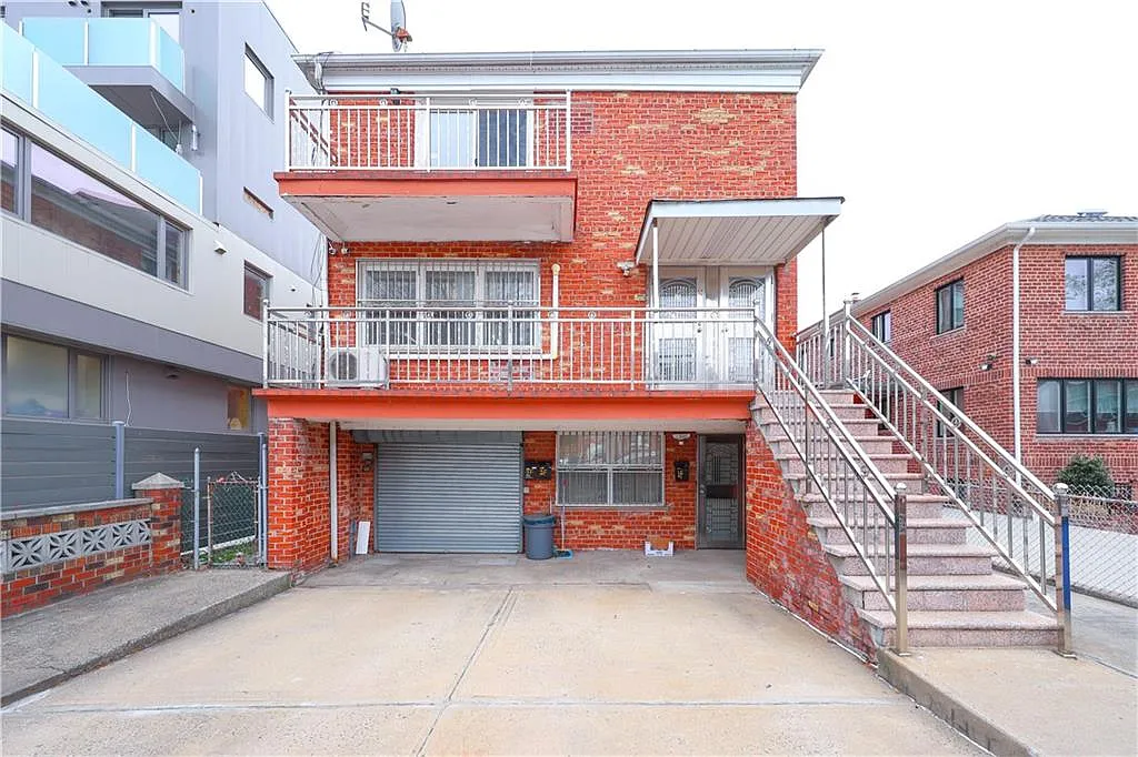 8756 26th Ave photo 1
