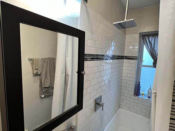 4th image of 2129 N Dayton St #211