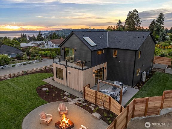 2nd image of 18638 2nd Avenue SW