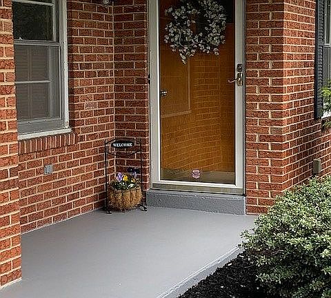 4th image of 250 Clover Lane Dr