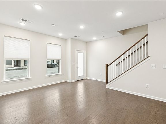 3rd image of 614 Parker Blvd