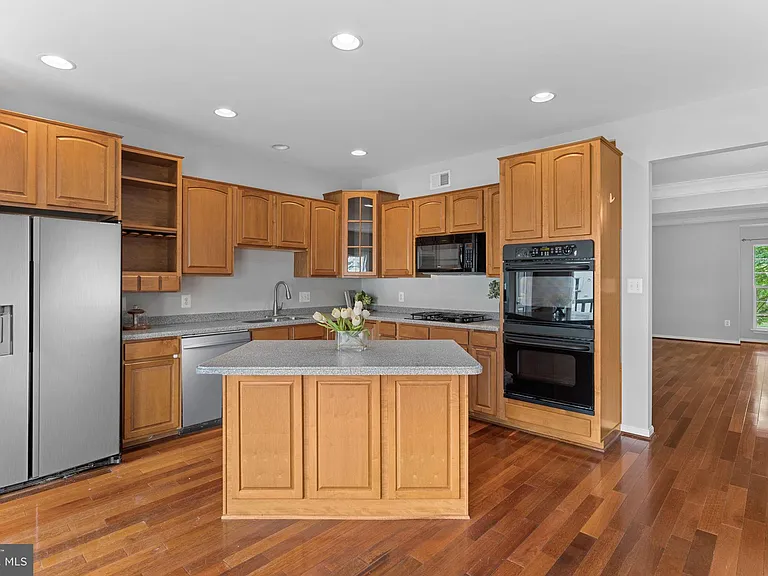44253 Huron Ter — Photo 24