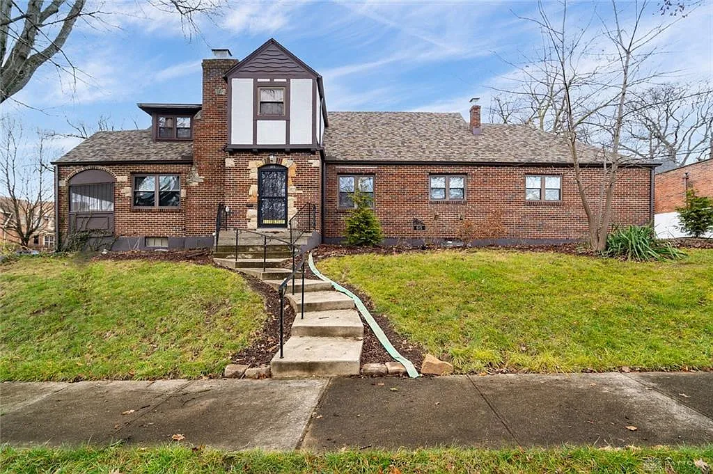 615 Wicklow Pl photo 1