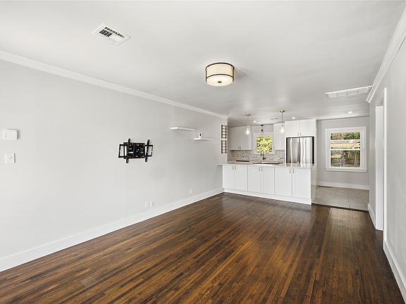 4th image of 2429 S Marion Ave