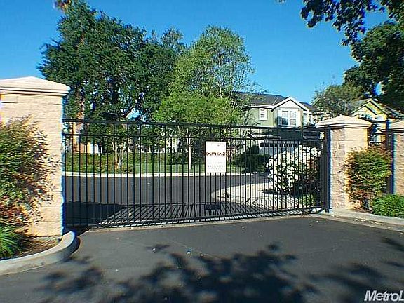 2nd image of 1272 Woodbine Ct