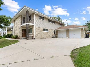 11050 W Maple Ln #11052, Milwaukee, WI 53225