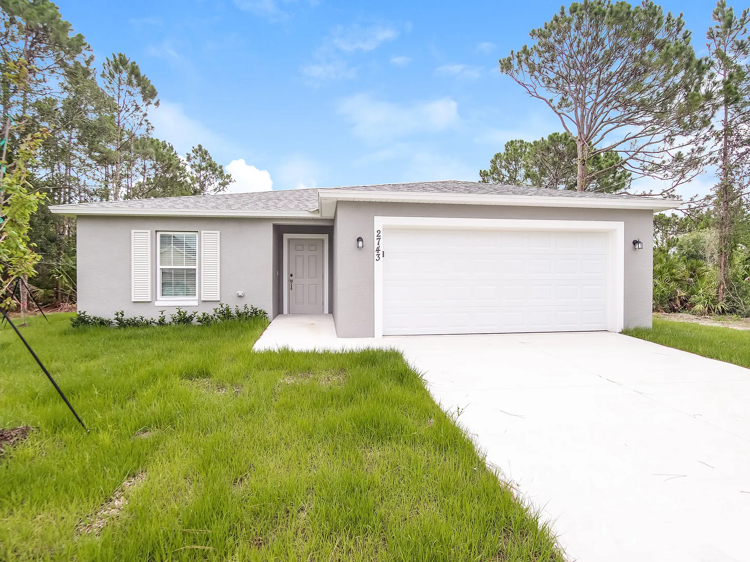 4 bed, 2.0 bath, 1833 sqft, $2,068 — Photo 1
