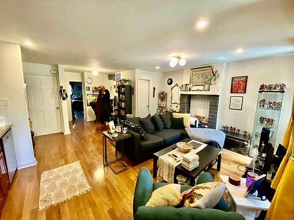 4th image of 494 Hancock St #1G