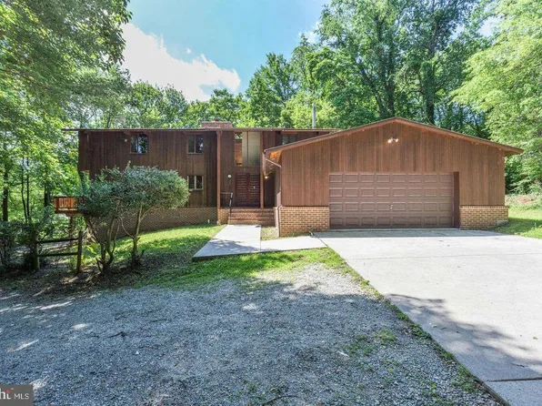 6022 Munson Hill Rd, Falls Church, VA 22041