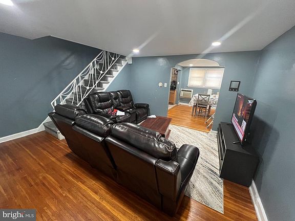 5th image of 5445 Marsden St