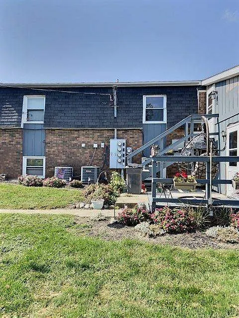 2 bed, 900 sqft, $1,200 — Photo 4
