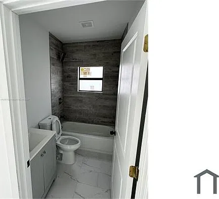 325 NW 11th St #1 — Photo 7