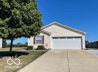1912 Breakwater Dr, Greenfield, IN 46140