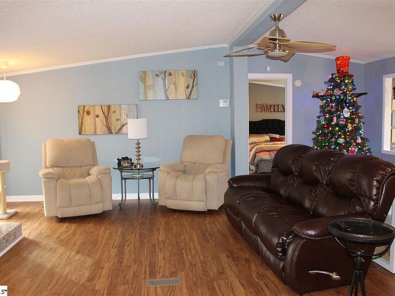 4th image of 216 Baywood Dr