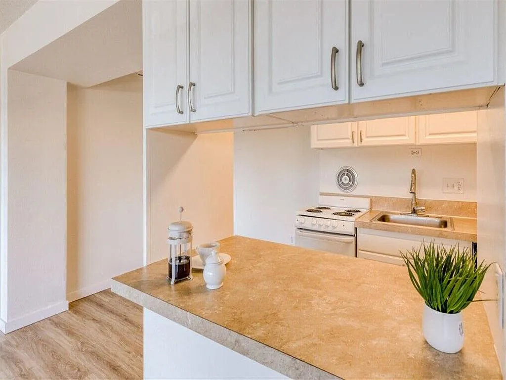 Irvington Apartments — Photo 4